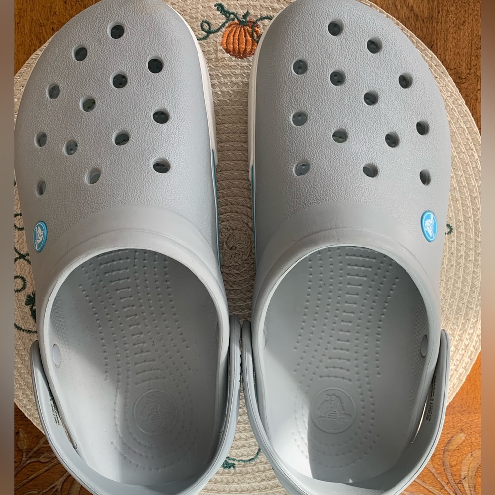 Crocs-Gray/aqua trim unisex Men’s size 9 OR ladies size 11